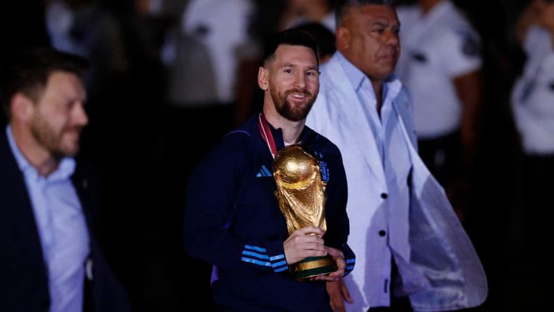 El ganador de la Copa del Mundo de Qatar 2022, Argentina, regresa a casa a un Buenos Aires jubiloso