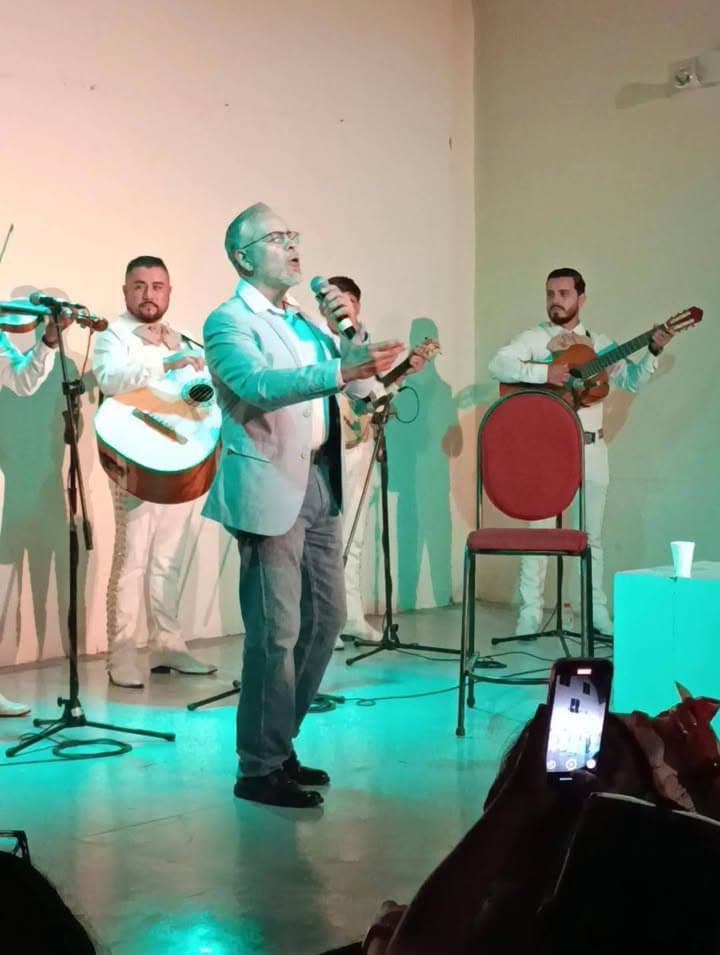 *Óscar Gómez ofrece concierto de lujo con Mariachi en Casa Haas*