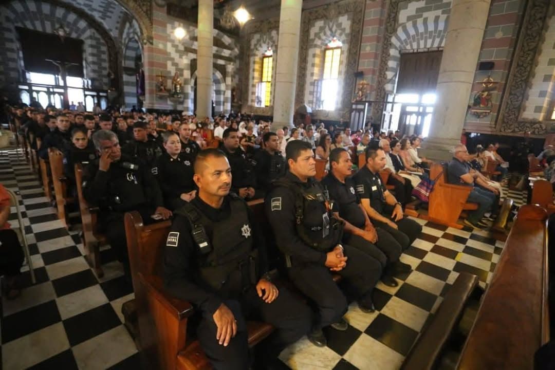 Con misa de acción de gracias, policías municipales de Mazatlán celebran su