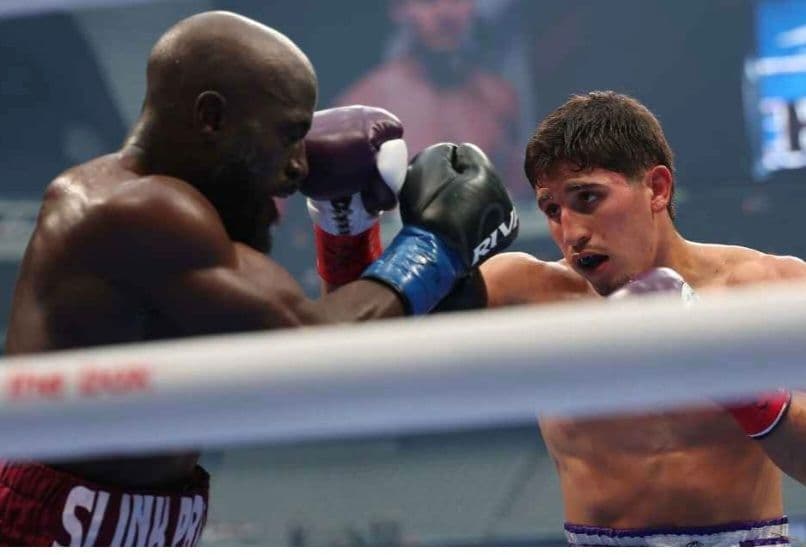 Marco Verde noquea a Sona Akale en las preliminares de Canelo-Crawford