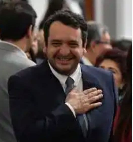 Juez federal concede suspensión a hijos de AMLO contra posible orden de captura