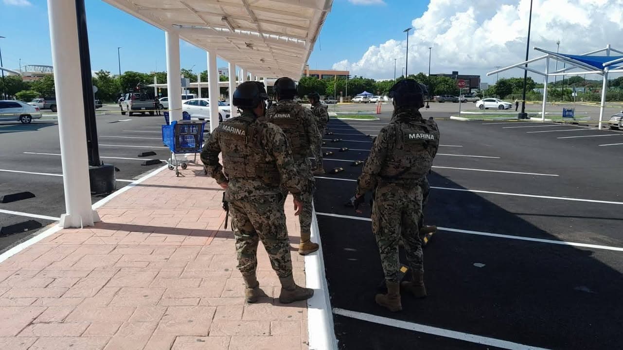 CIERRAN WALMART DE LA MARINA POR POSIBLE B4L4C3R4 Mazatlán, Sinaloa.- La