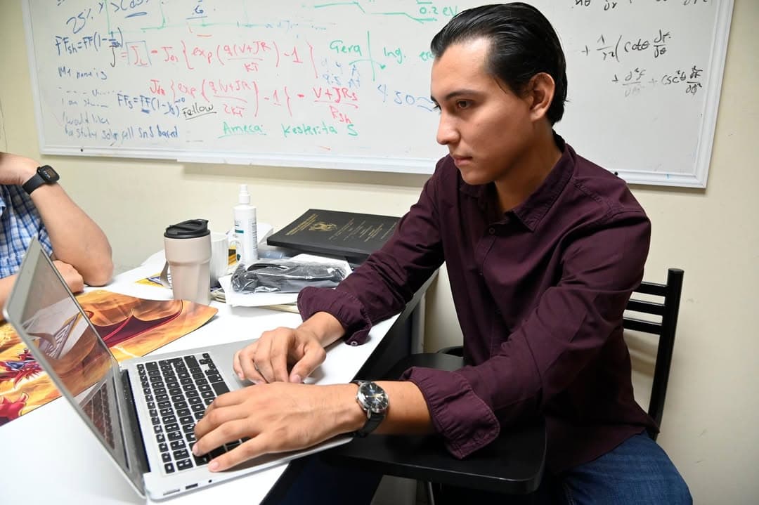 Estudiante de la Facultad de Ciencias Físico Matemáticas de la UAS